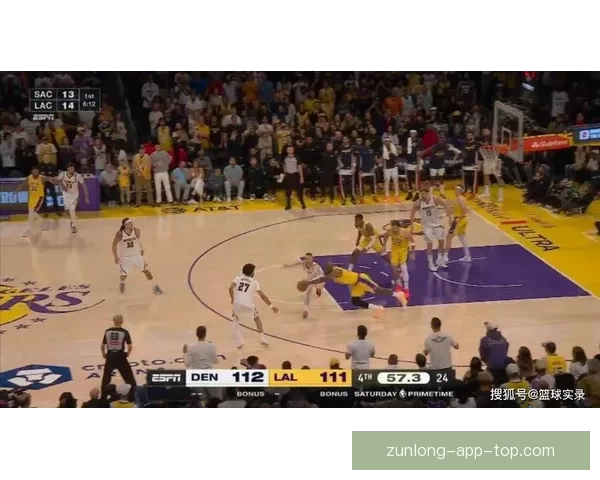 首节落后23分湖人遭雷霆狂虐里夫斯疑伤退赛